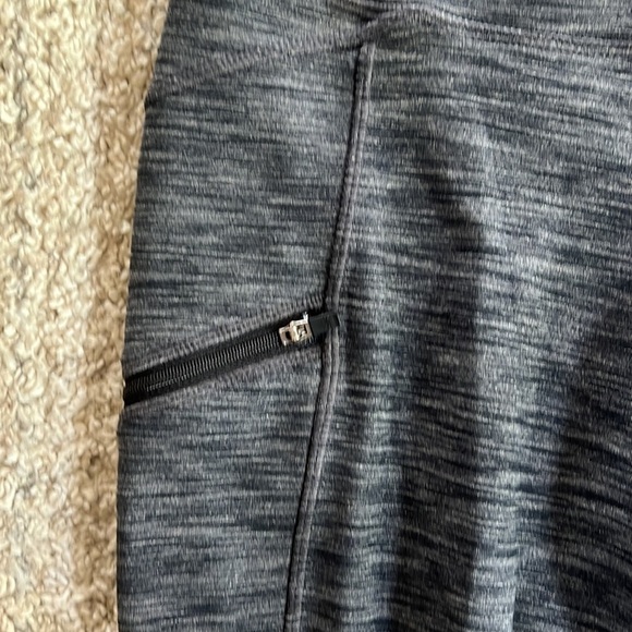 Athleta Chaturanga to town midrise leggings 27” inseam Space dye gray sz S. EUC - Picture 4 of 8